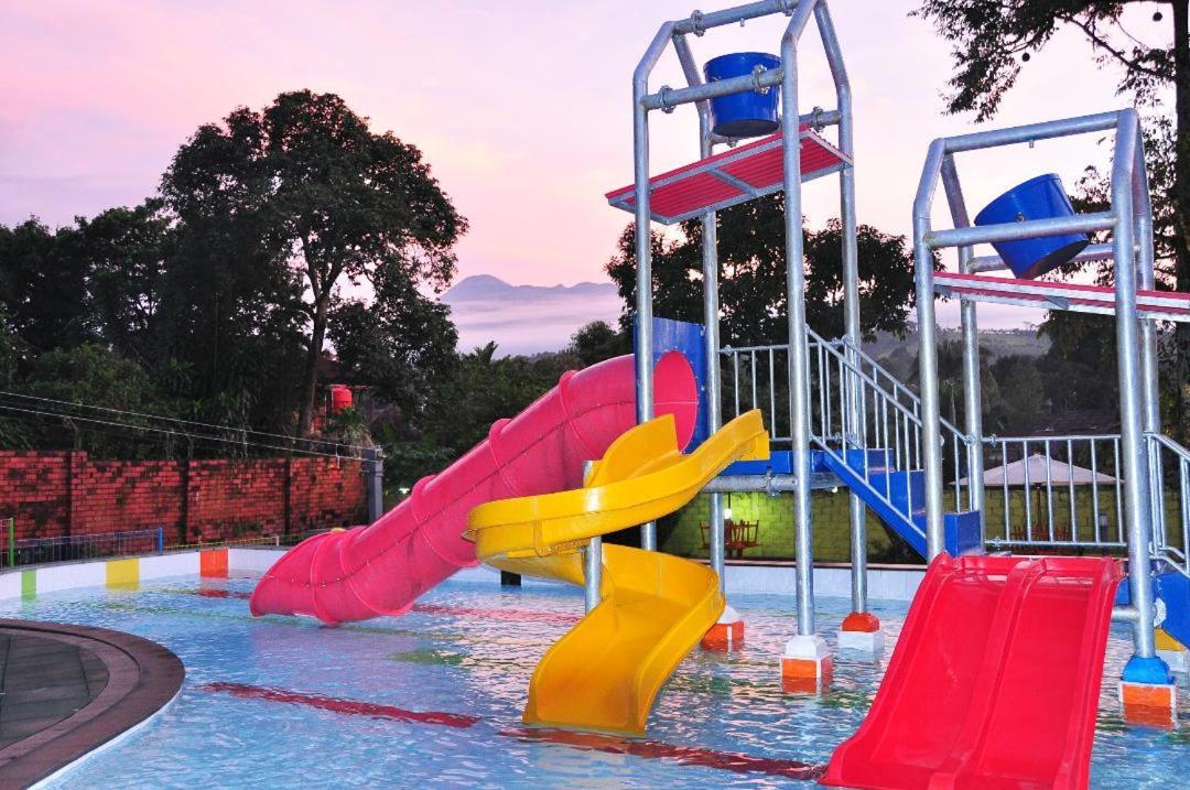 Puncak Village Hotel&Kampung Main Anak Gadok Bagian luar foto